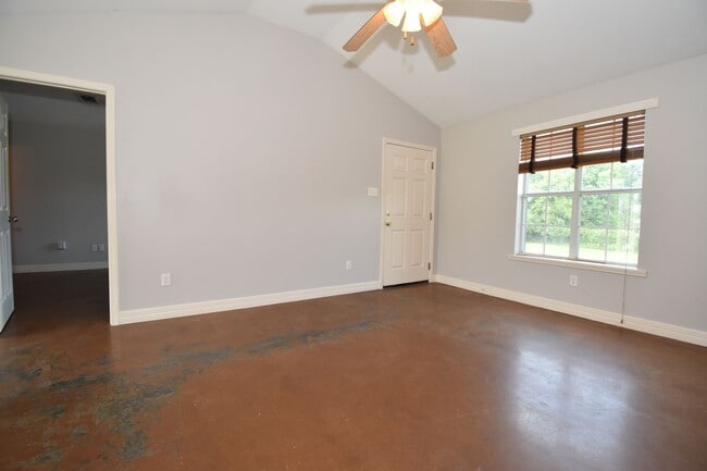 Building Photo - 3 Bedroom 2 Bath Home in Ruston