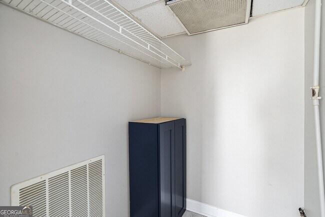 Building Photo - 2285 Peachtree Rd NE