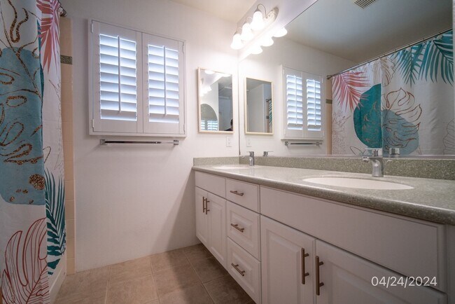 Building Photo - 3 BD/2 BA Home with Enclosed Garage in Ewa Beach (Pets ok)