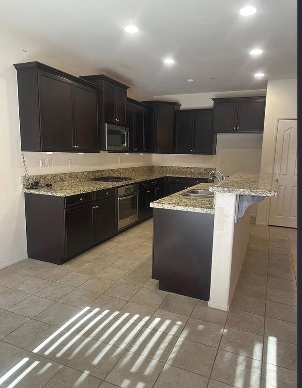 Building Photo - 14245 Tierra Del Sur St