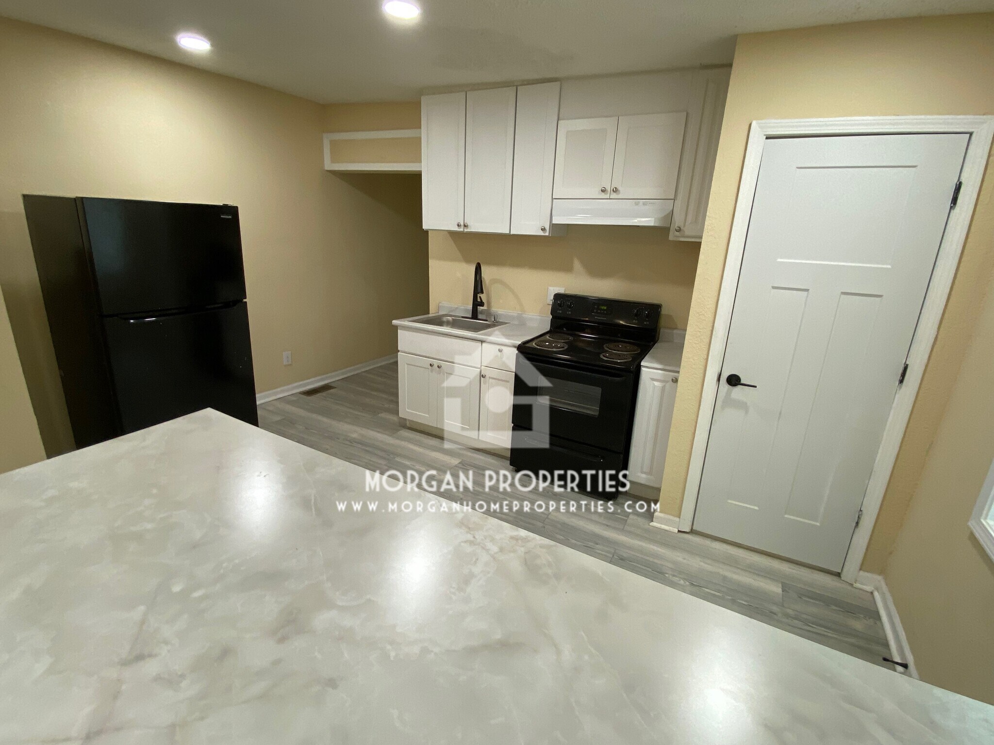 Building Photo - 1140 Manor Ct