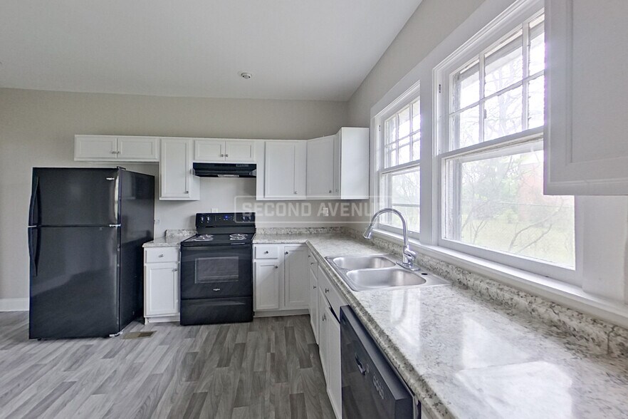 Building Photo - 916 Indiana St