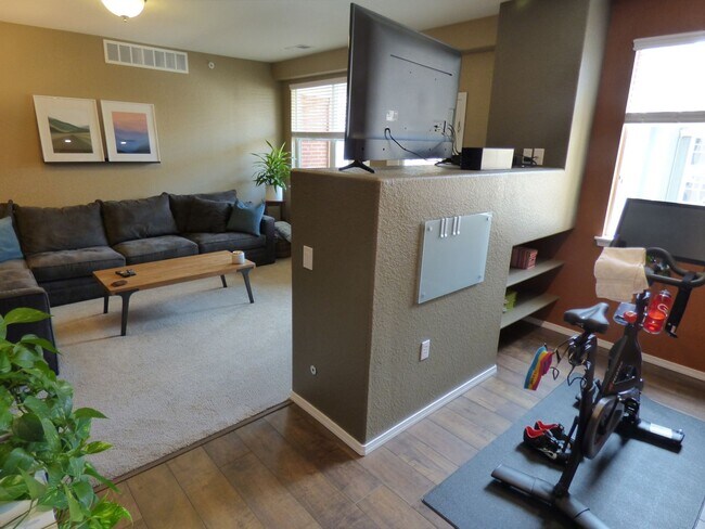 Building Photo - 15470 Canyon Rim Dr