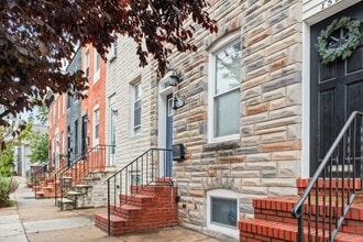 Building Photo - 1524 E Clement St