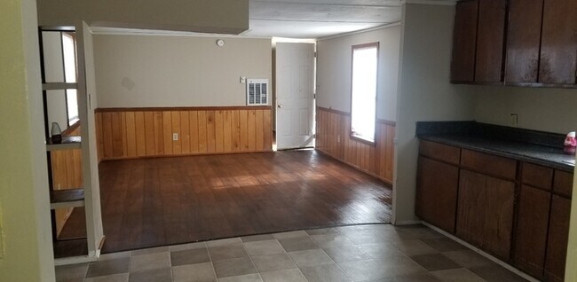 Building Photo - Single wide trailer in Laurens