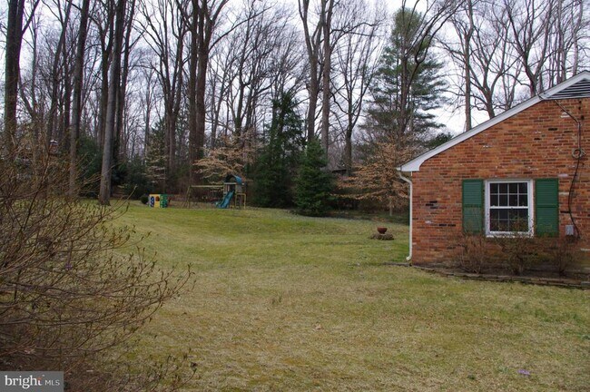Building Photo - 9001 Glenbrook Rd