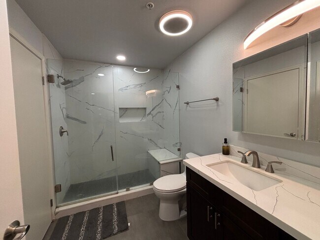 Primary Photo - Modern Downtown Condo with Balcony, Pool, ...