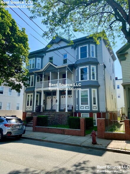 Building Photo - 69 Florence St