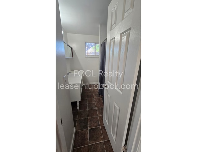 Building Photo - Affordable, updated 3/1/Carport