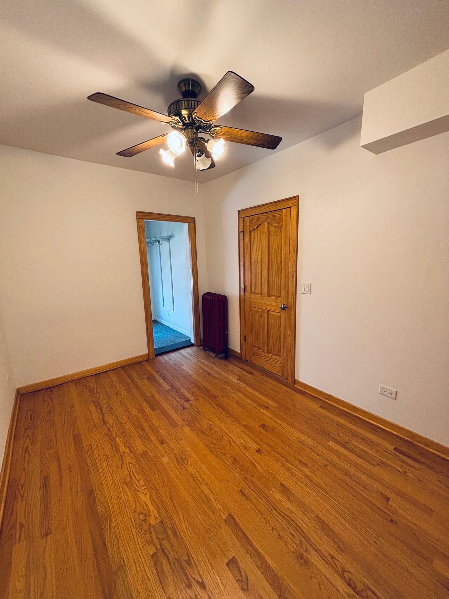 Bedroom/Walk in Closet - 2318 W Diversey Ave