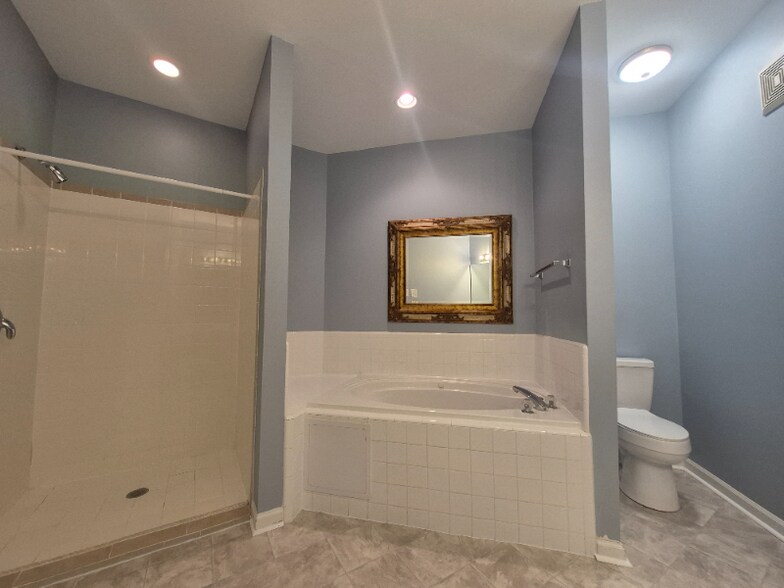 Building Photo - 2223 Locksley Woods Dr