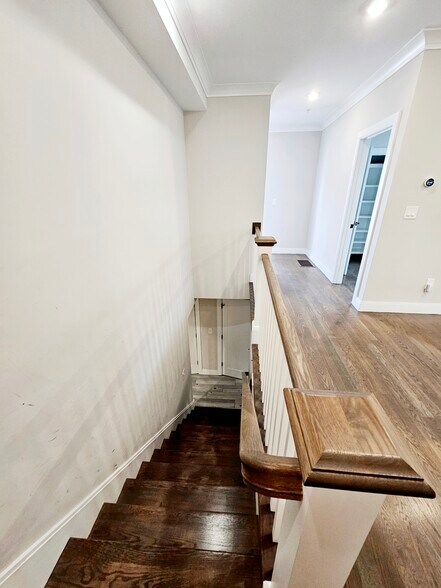 Building Photo - 79 Linden St