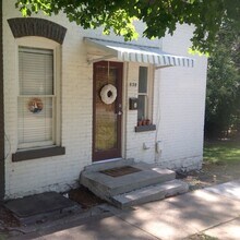 Building Photo - Avenues 2 bed upstairs unit