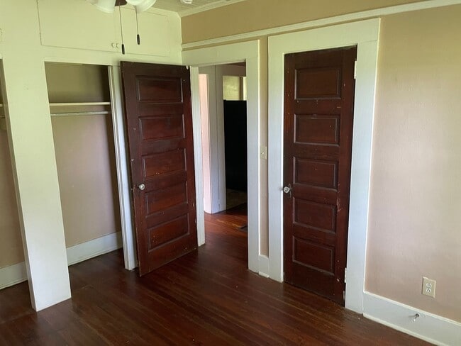 Building Photo - Samford Ave Duplex Available!