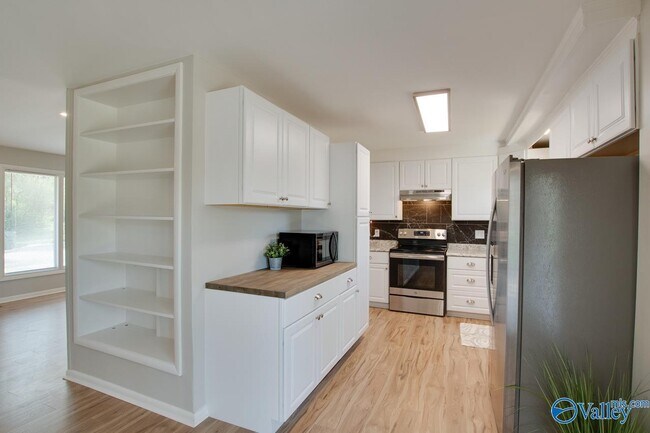 Building Photo - 803 Mead Rd NE