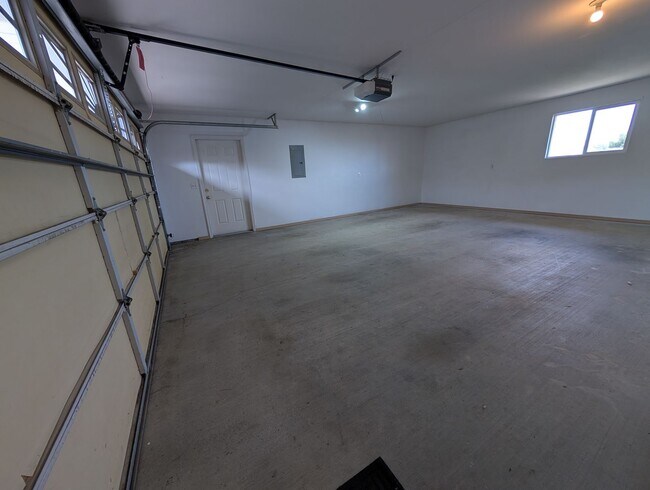 Building Photo - Gorgeous 3 Bedroom 2 Bath Condo - Deck with a View!