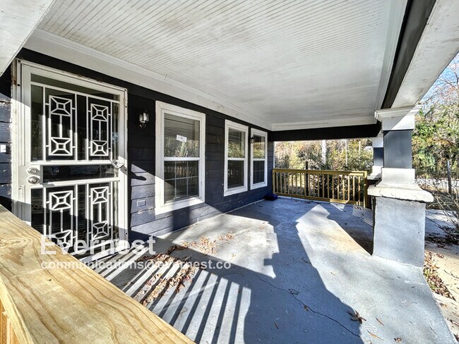 Building Photo - Charming 3-Bedroom, 2-Bathroom Home / Pet-...