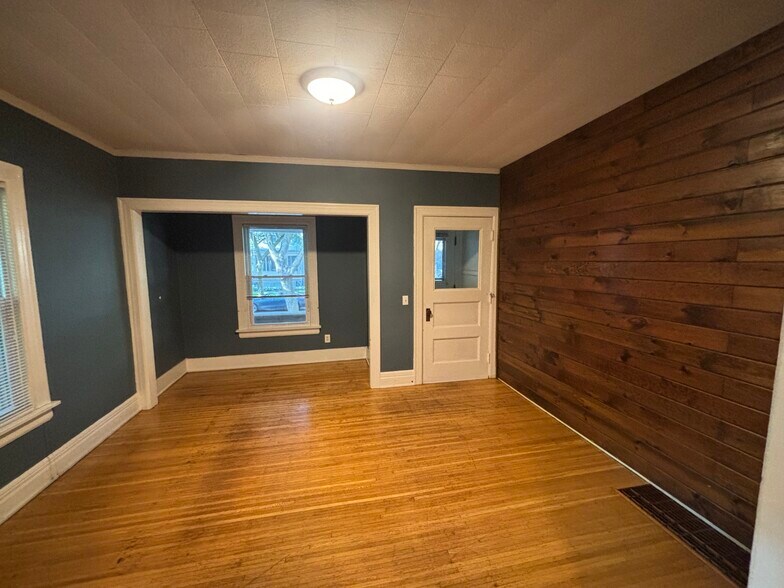 Building Photo - 5 Thayer St