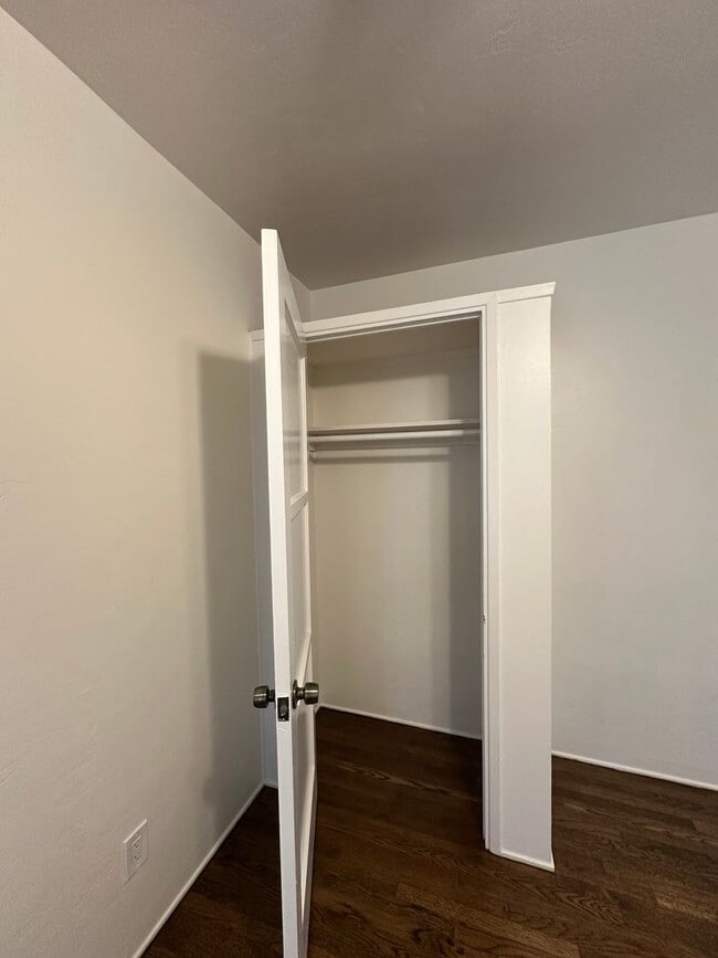 Building Photo - 505 W Maple St