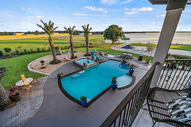 Building Photo - 12345 White Oak Point