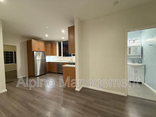 Building Photo - 562 29th St