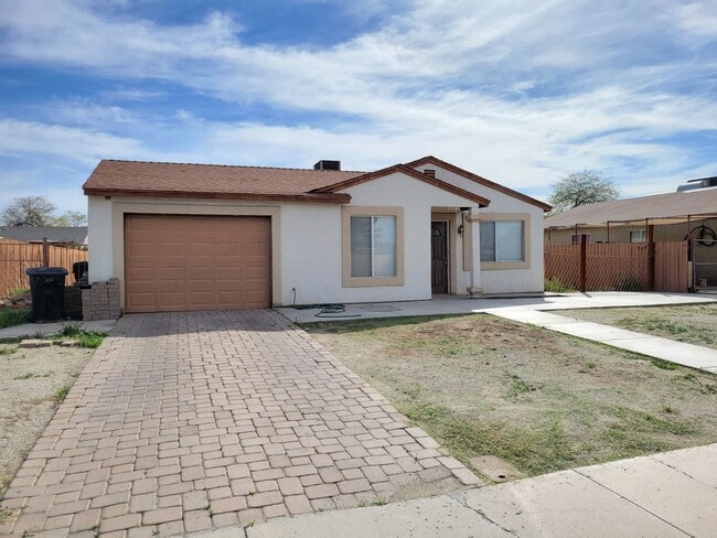 Building Photo - Beautiful Home available in Calexico