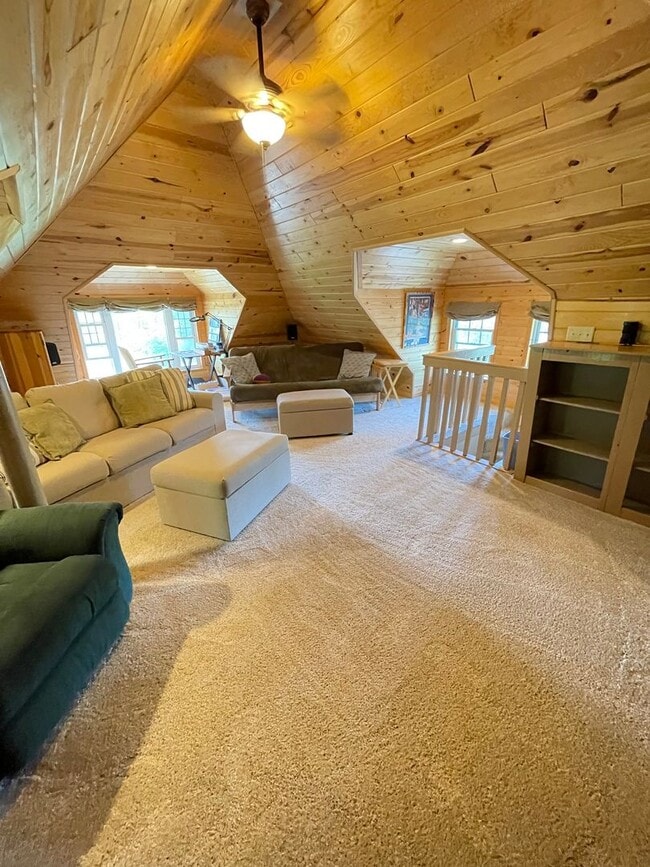 Building Photo - AVAILABLE AUGUST 1ST - Beautiful Single Fa...