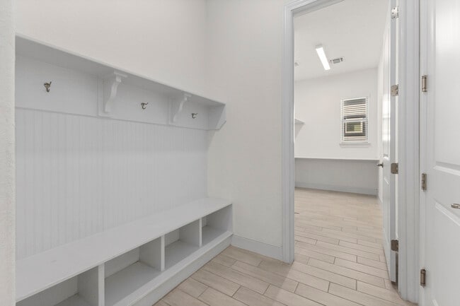 Building Photo - 3839 Balentine