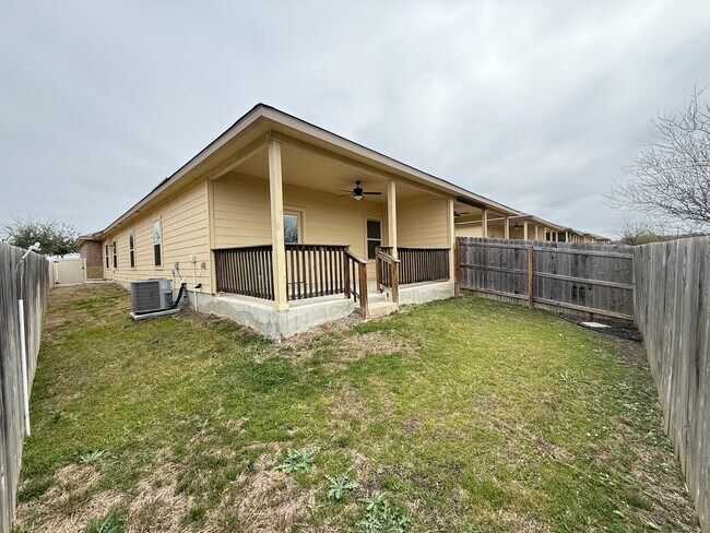 Building Photo - Modern Duplex in Prime Location