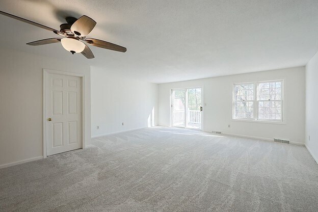 Building Photo - 11 Laurelwood Dr