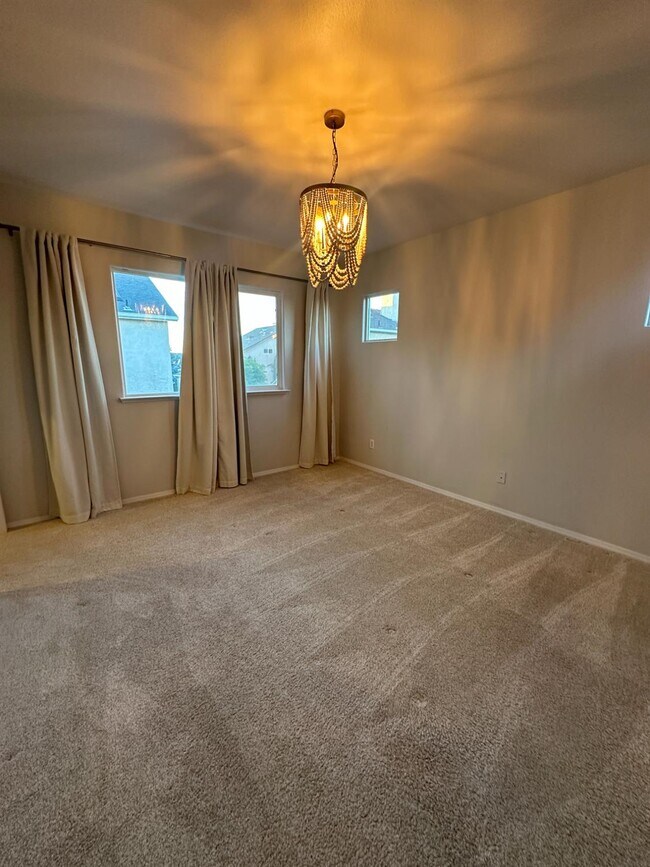 Building Photo - 721 W Fontaine Ln