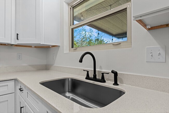 Building Photo - 1801 Georgia Ct