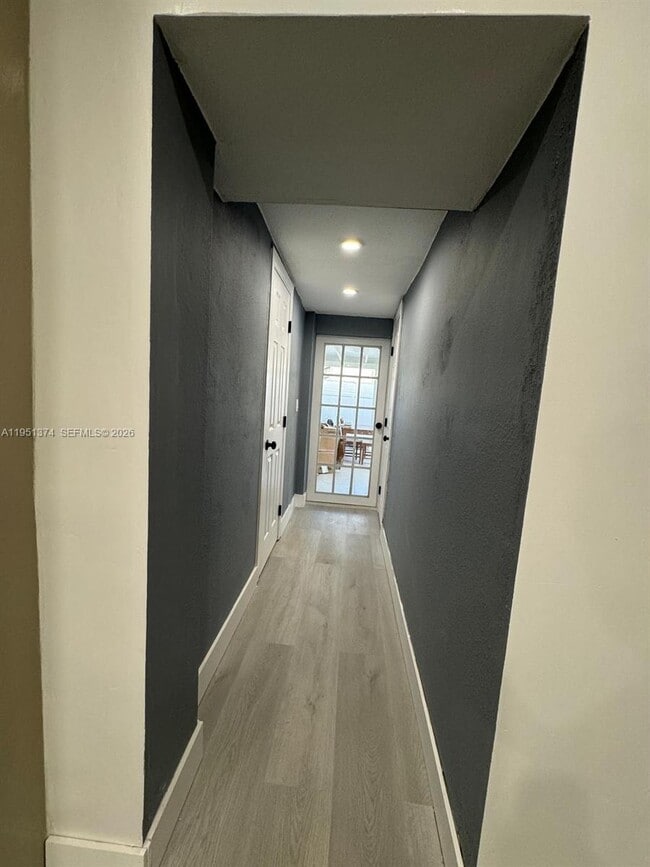 Building Photo - 635 N 28th Ave