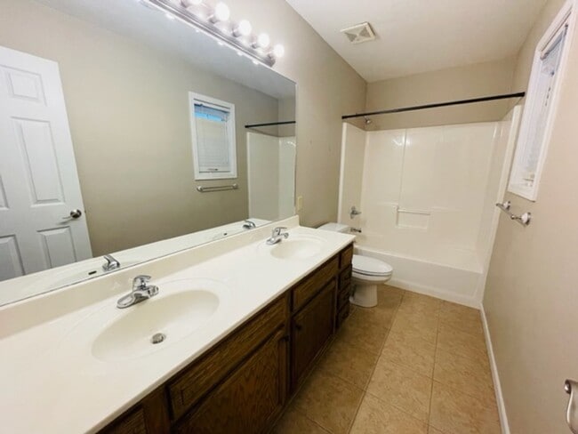 Building Photo - Italian Estates Property Management
