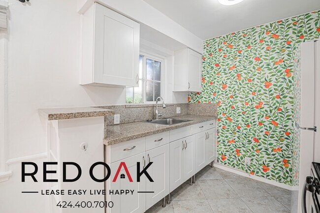 Building Photo - 340 N Curson Ave