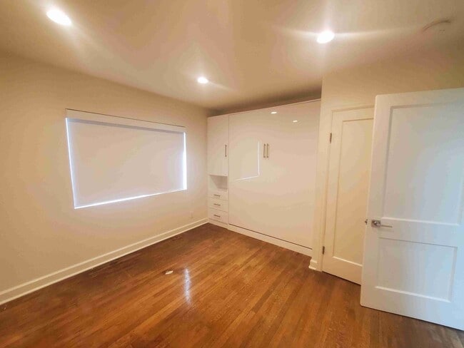 Building Photo - Prime Wallingford location 4 bed, 3 bath w...