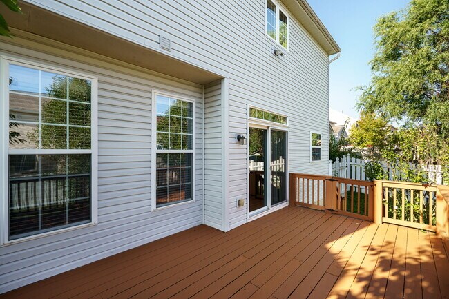 Building Photo - 3594 Armada Dr