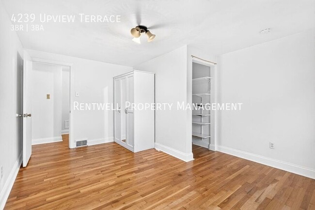 Building Photo - 4239 Upview Ter