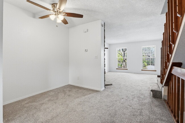 Building Photo - $2,045.95 - 2 Bed, 1.5 Bath Townhome in Centennial with Pool Access