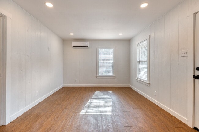 Building Photo - 9871 Menchaca Rd