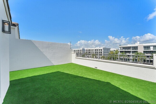 Building Photo - 57 Isle of Venice Dr