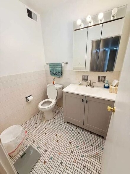 Building Photo - 600 McKinley Ave