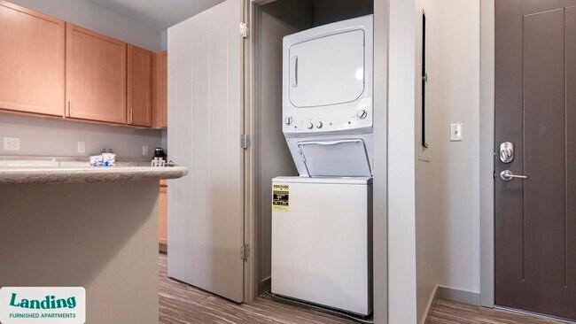 Building Photo - 5800 Highlands Plaza Dr