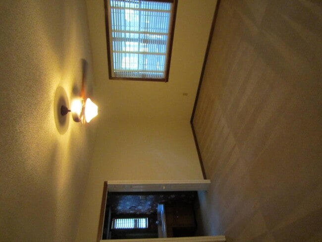 Building Photo - Nice 3BD/2B Home in New Wood Valley