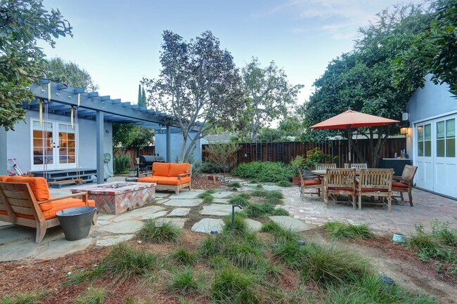 Building Photo - 803 Schumacher Dr