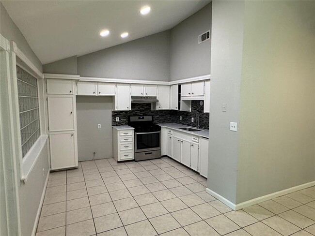 Building Photo - 4906 Caranchua Reef Dr