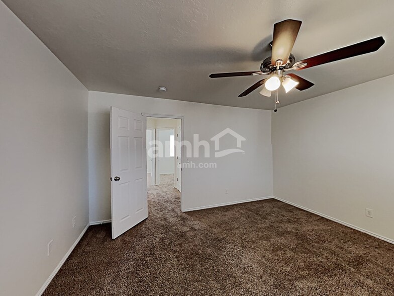 Building Photo - 435 S 120 W