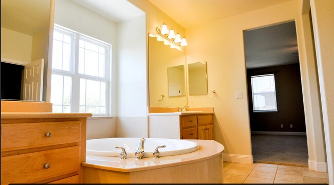 Building Photo - For Rent – Spacious 4-Bedroom Home with Bo...