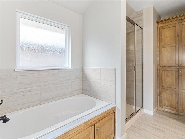 Building Photo - Newer Home For Lease in Washington!