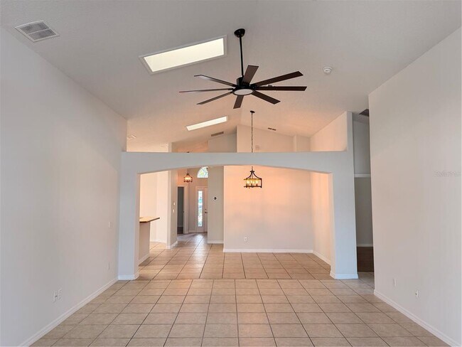 Building Photo - 2604 Luiseno Way